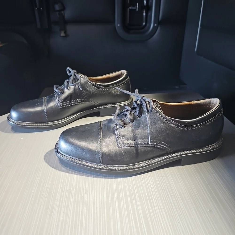 Dockers Gordon 90-2214 Mens 9M Black Oxfords & Lace Ups Cap Toe Shoes NWOT Cond.